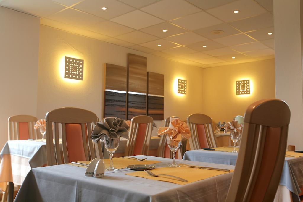 Hotel Le Relais Des Champs อูเชนี-เลส์-แบงส์ ภายนอก รูปภาพ