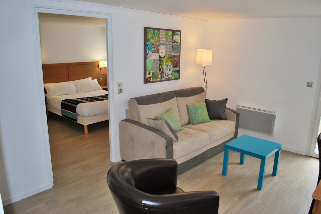 Hotel Le Relais Des Champs อูเชนี-เลส์-แบงส์ ภายนอก รูปภาพ