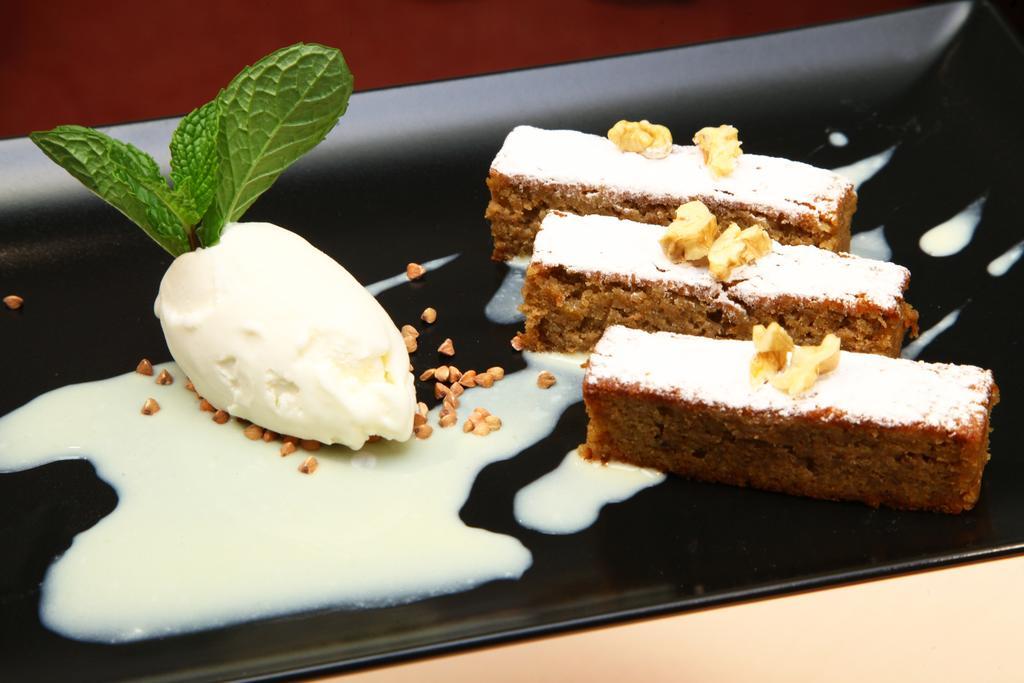 Hotel Le Relais Des Champs อูเชนี-เลส์-แบงส์ ภายนอก รูปภาพ
