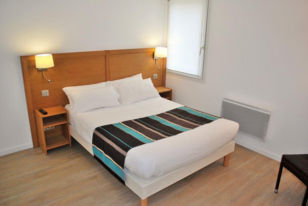 Hotel Le Relais Des Champs อูเชนี-เลส์-แบงส์ ภายนอก รูปภาพ