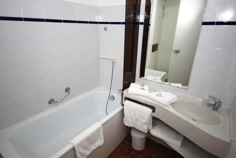 Hotel Le Relais Des Champs อูเชนี-เลส์-แบงส์ ภายนอก รูปภาพ