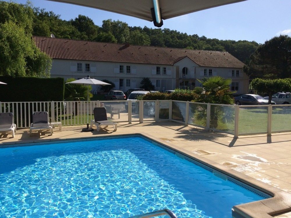 Hotel Le Relais Des Champs อูเชนี-เลส์-แบงส์ ภายนอก รูปภาพ