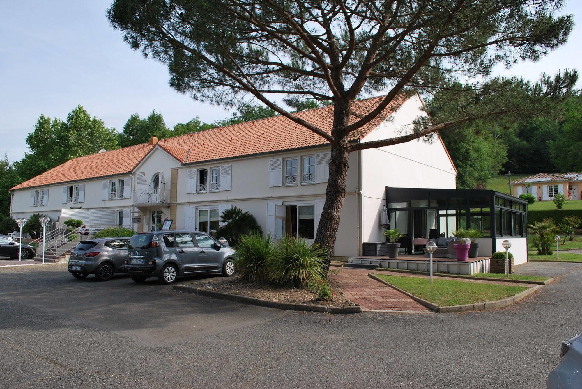 Hotel Le Relais Des Champs อูเชนี-เลส์-แบงส์ ภายนอก รูปภาพ