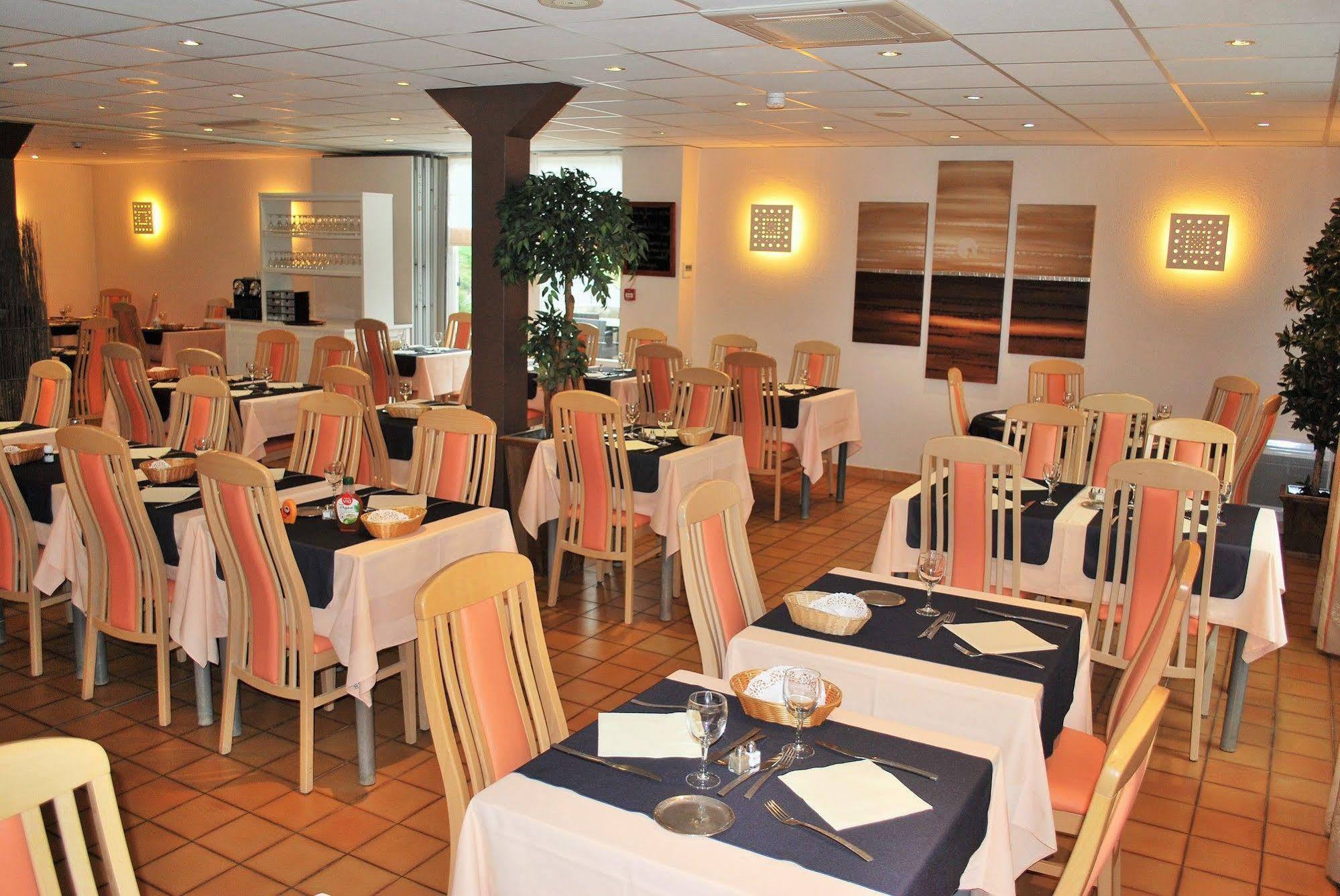 Hotel Le Relais Des Champs อูเชนี-เลส์-แบงส์ ภายนอก รูปภาพ