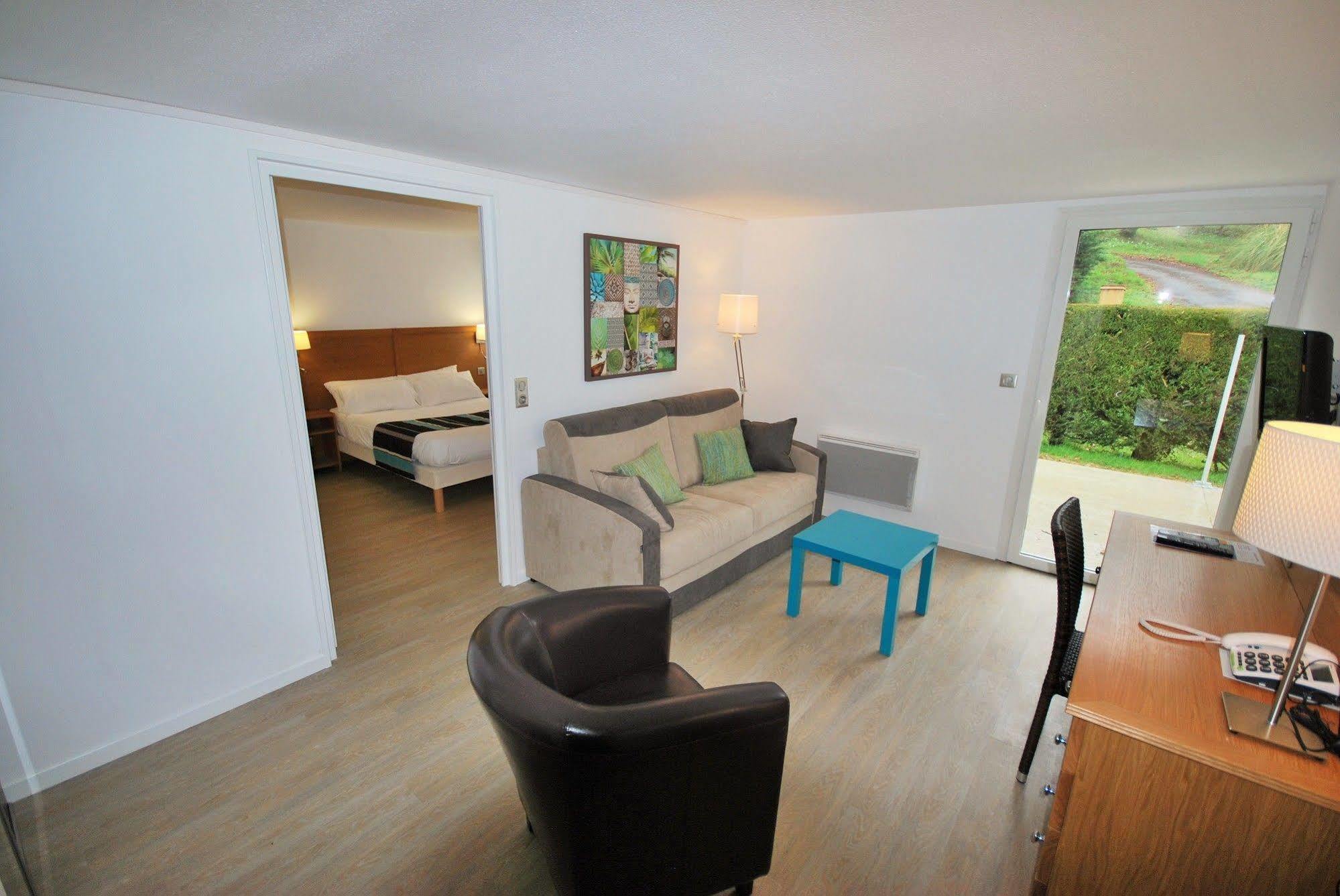 Hotel Le Relais Des Champs อูเชนี-เลส์-แบงส์ ภายนอก รูปภาพ