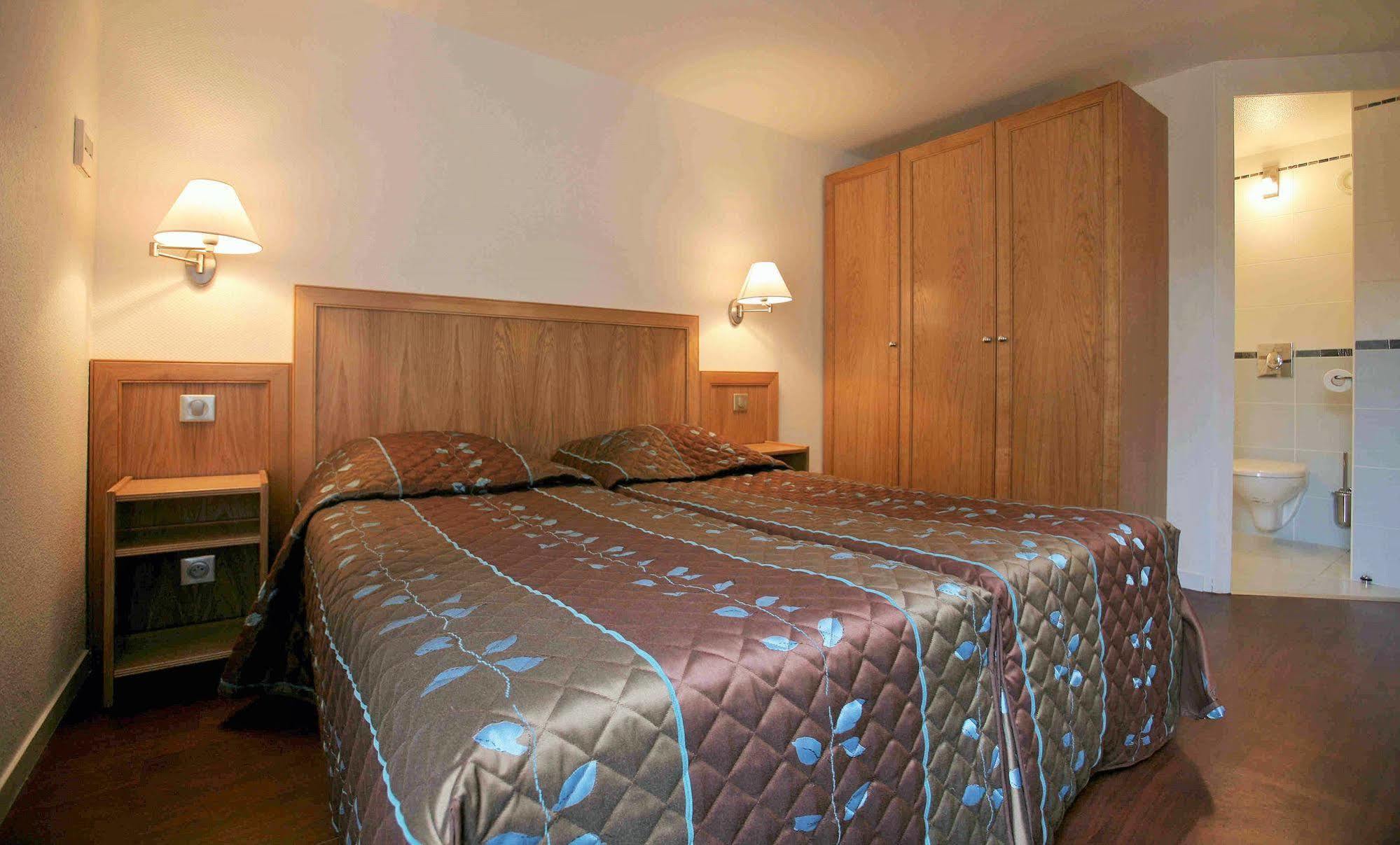 Hotel Le Relais Des Champs อูเชนี-เลส์-แบงส์ ภายนอก รูปภาพ