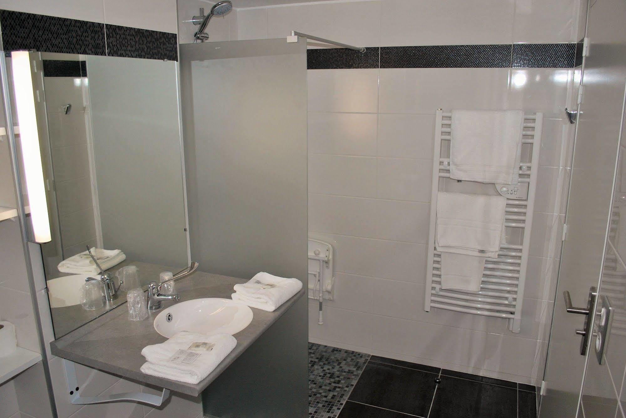 Hotel Le Relais Des Champs อูเชนี-เลส์-แบงส์ ภายนอก รูปภาพ