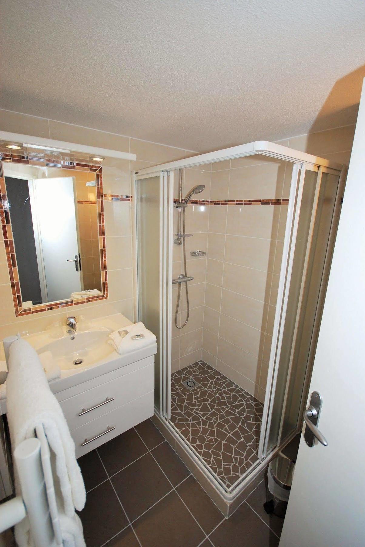 Hotel Le Relais Des Champs อูเชนี-เลส์-แบงส์ ภายนอก รูปภาพ