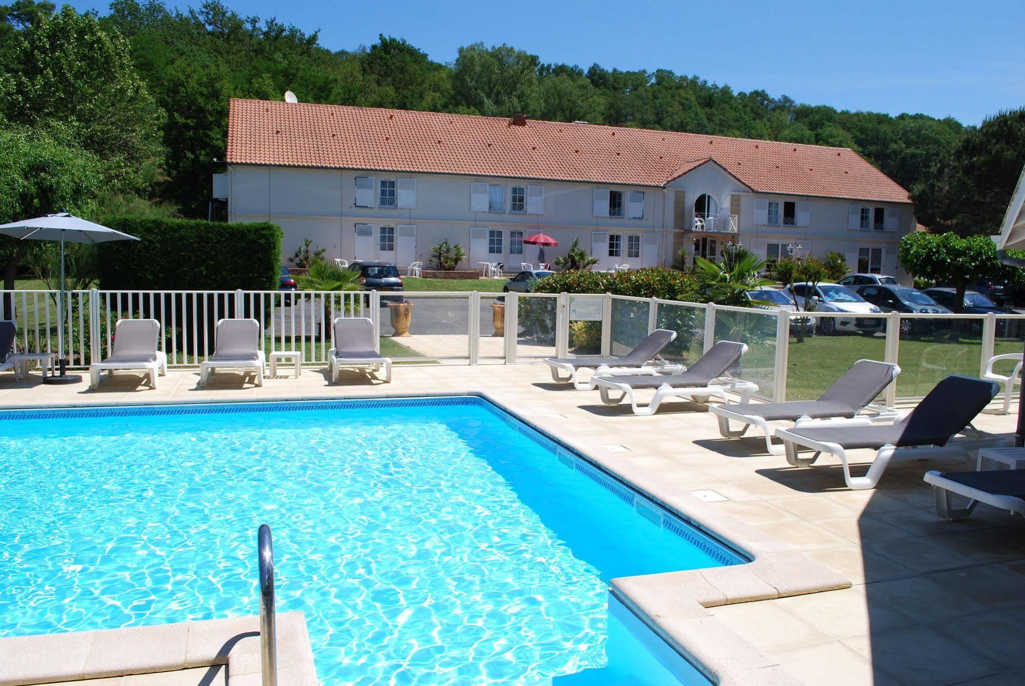 Hotel Le Relais Des Champs อูเชนี-เลส์-แบงส์ ภายนอก รูปภาพ