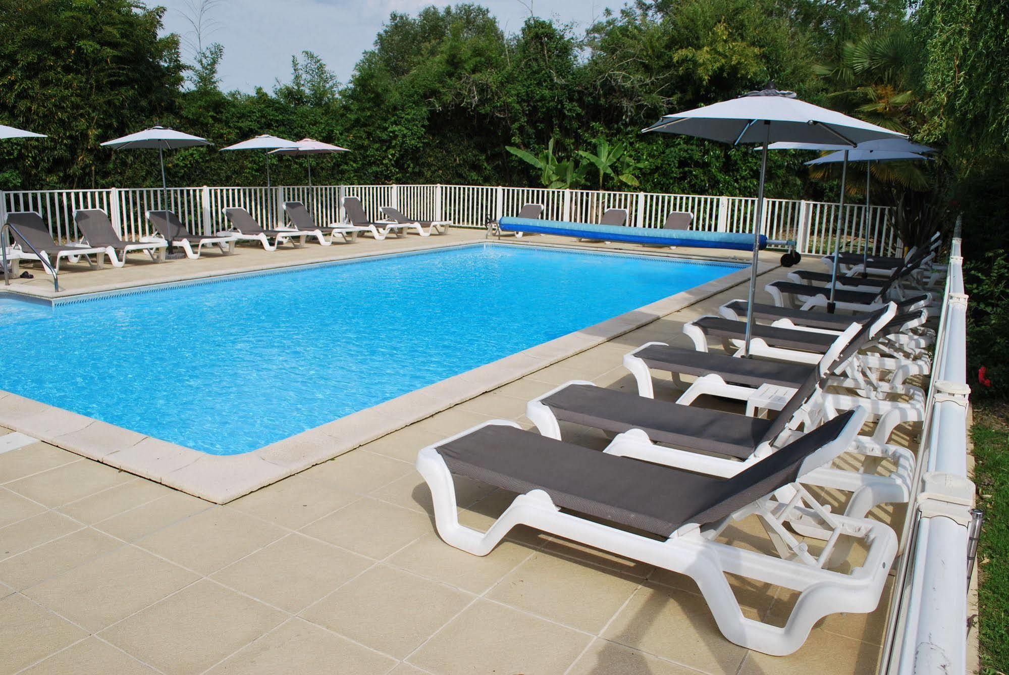 Hotel Le Relais Des Champs อูเชนี-เลส์-แบงส์ ภายนอก รูปภาพ
