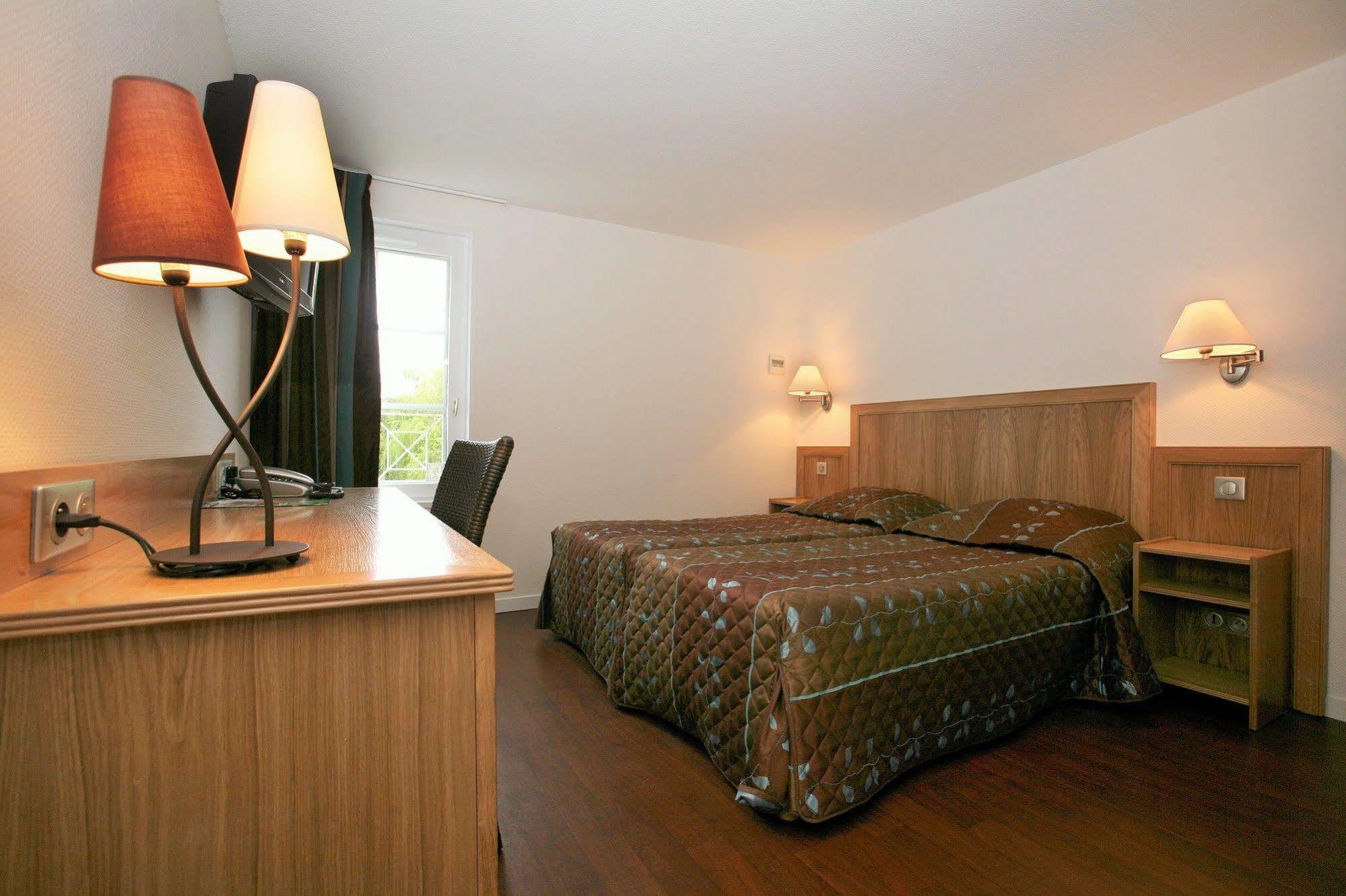 Hotel Le Relais Des Champs อูเชนี-เลส์-แบงส์ ภายนอก รูปภาพ
