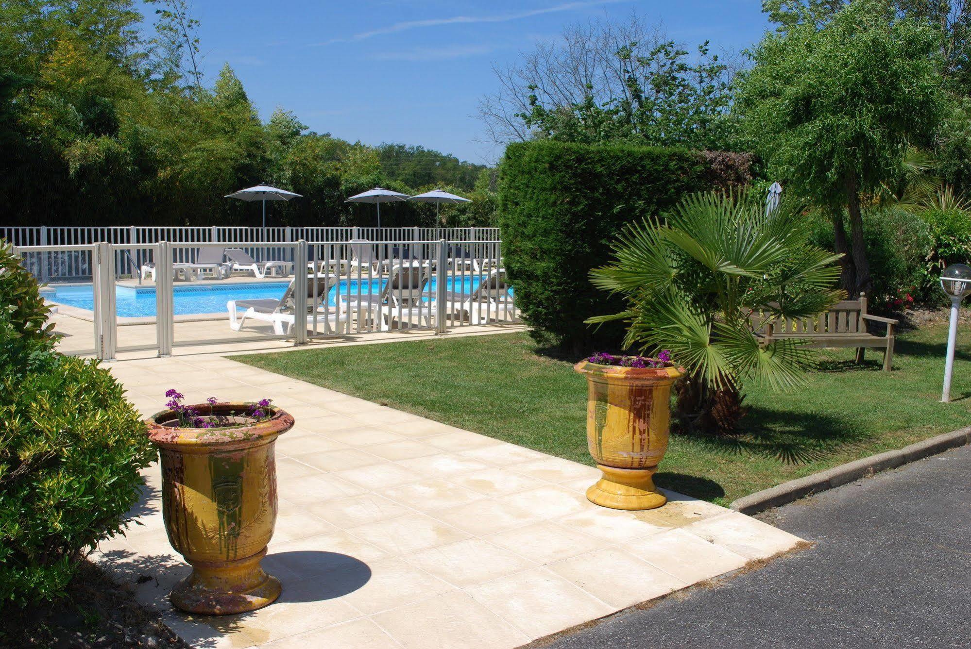 Hotel Le Relais Des Champs อูเชนี-เลส์-แบงส์ ภายนอก รูปภาพ